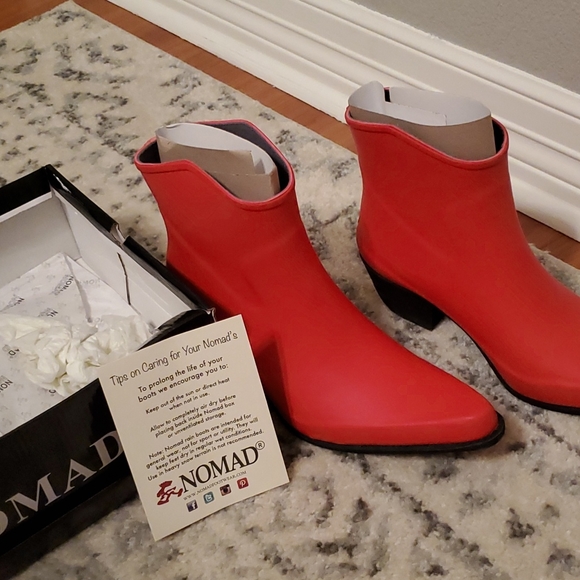 Rain Boots - NEW IN BOX - Picture 4 of 5